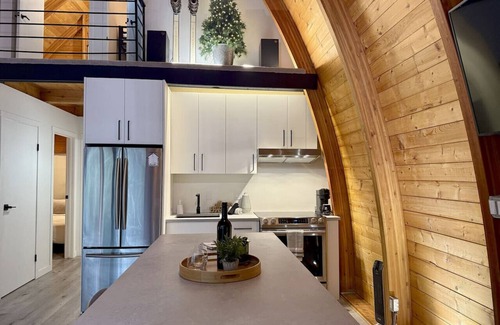 Okanagan-Similkameen Casa | Apex Mountain ~ Mandevilla