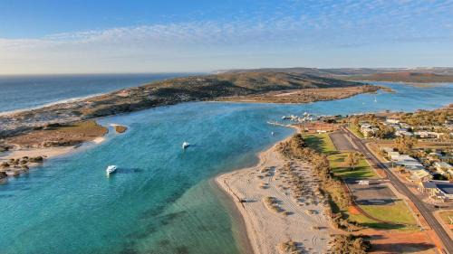 Kalbarri Casa | API Pelican Beach Front Apartments Kalbarri