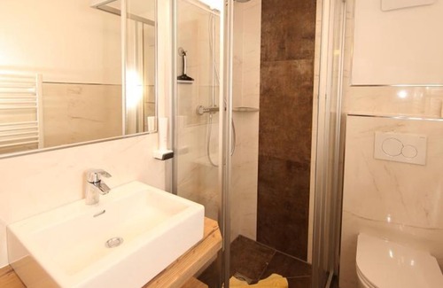 Schildlehen Cama Y Desayuno | App. 8 - Wohn-/schlafraum, Dusche, WC - Hotel Appartement Hochkönig