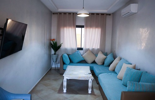 Tamraght Apartamento | App. Avec Piscine; à Seulement 3 Minutes à Pieds de la Plage Pour les Surfeurs!