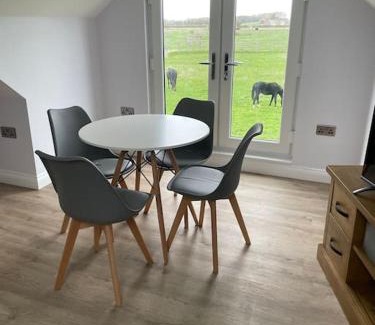 Kilnwick Apartamento | Appaloosa suite with amazing views of stud farm.