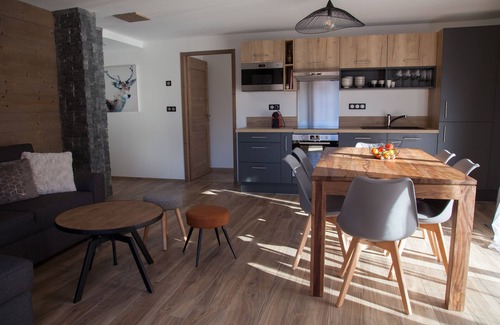 Champagny-en-Vanoise Apartamento | Apartamento para 6 personas en el corazón de Champagny con hermosa vista, cerca de pistas, tiendas.