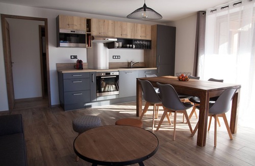Champagny-en-Vanoise Apartamento | Apartamento para 6 personas en el corazón de Champagny con hermosa vista, cerca de pistas, tiendas.
