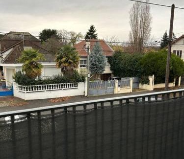 Chelles Apartamento | Appart’ chaleureux proche Paris