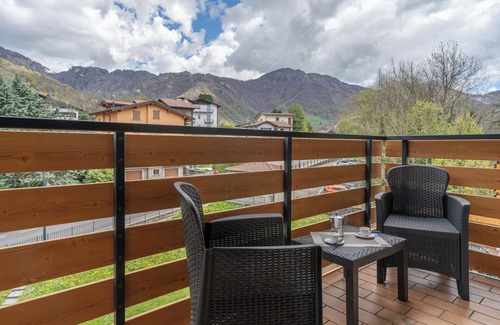 Cassina Valsassina Apartamento | Appartamento con terrazzo vista monti a Cassina