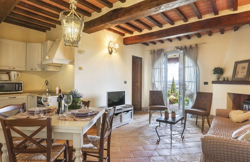 Chianni Apartamento | Appartamento Ginepro - Borgo in Chianni by Interhome