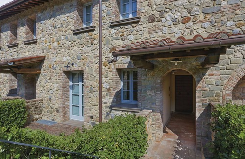 Chianni Apartamento | Appartamento Ginepro - Borgo in Chianni by Interhome