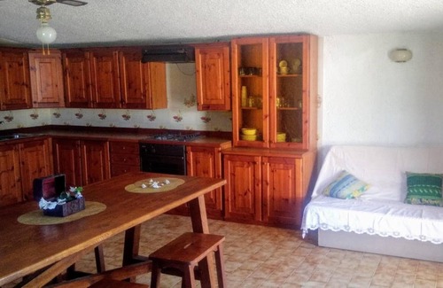 Siniscola Casa | "Appartamento Bouganville 1" con vistas al mar, a 20 m de la playa y terraza compartida