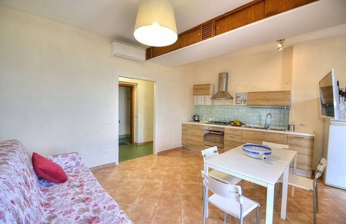 Marina di Puolo Casa | Appartamento Naia B: A graceful apartment located right on the beach, with Free WI-FI.