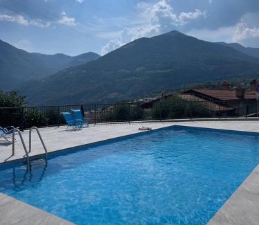 Zorzino Apartamento | Appartamento Valentina piscina e vista lago