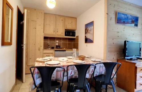 Les Menuires Apartamento | Appartement 2 pièces cabine - Au pied des pistes avec balcon plein sud - FR-1-344-767