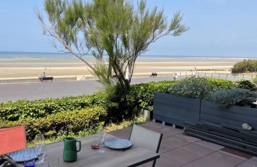 Cabourg Apartamento | Appartement 2P, Rez-de-jardin, Accès Plage, Animaux OK, Parking, Internet Inclus - FR-1-487-355