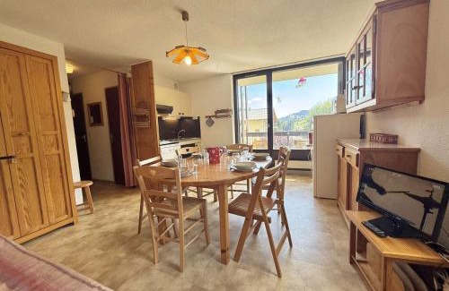 Flumet Apartamento | Appartement 3 pièces avec balcon à Flumet, proche centre, navette ski gratuite, parking privé, 6 pers - FR-1-595-66