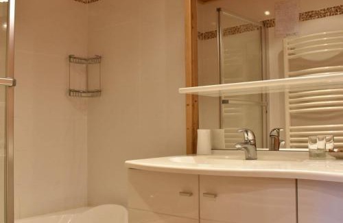 Meribel Centre Apartamento | Appartement 3 pièces avec balcon, parking et wifi, proche du centre de Méribel, pour 7 personnes - FR-1-180-211