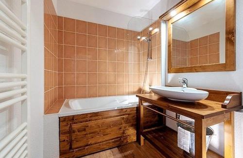 Abries Apartamento | Appartement Abries - Jacuzzi et piscine - Pied des pistes - Duplex 6 personnes - Résidence étoilée
