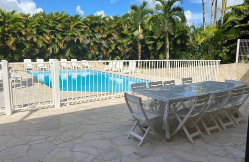 Le Lamentin Apartamento | Appartement Avec Piscine, Barbecue et Jardin Privatifs