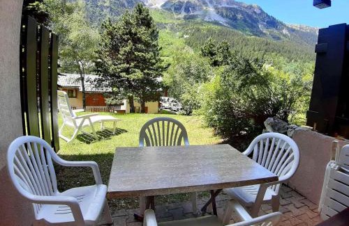 Pralognan-la-Vanoise Apartamento | Appartement cosy avec piscine chauffée et terrasse sud à Pralognan-la-Vanoise - FR-1-464-118