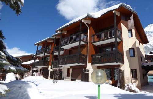 Pralognan-la-Vanoise Apartamento | Appartement cosy avec piscine chauffée et terrasse sud à Pralognan-la-Vanoise - FR-1-464-118