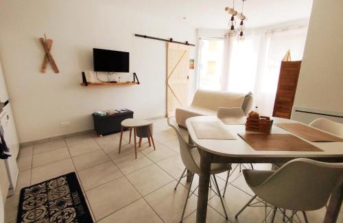 Ax-les-Thermes Apartamento | Appartement centre Ax-les-Thermes proche télécabines & parking