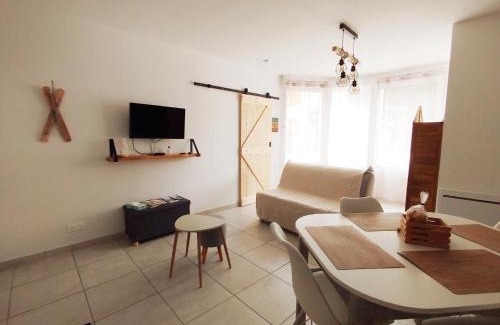 Ax-les-Thermes Apartamento | Appartement centre Ax-les-Thermes proche télécabines & parking