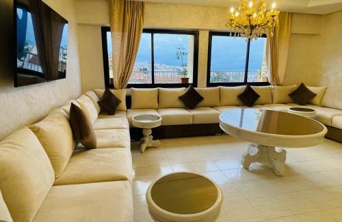 Tangier Apartamento | Appartement Charmant au Coeur de Tanger avec Vue sur la Mer, Cosy Balcon, 2 Salles de Bain, WIFI, AC, IPTV