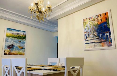 Tangier Apartamento | Appartement Charmant au Coeur de Tanger avec Vue sur la Mer, Cosy Balcon, 2 Salles de Bain, WIFI, AC, IPTV