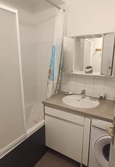 Greoux-les-Bains Apartamento | Appartement climatisé Parc Paradis 150 m des thermes