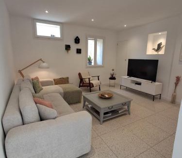 Lagnes Apartamento | Appartement climatisé avec terrasse et vue sur le Luberon