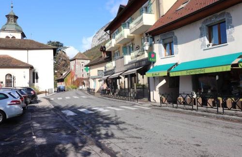 Veyrier-du-Lac Apartamento | Appartement confortable avec terrasse et WiFi - FR-1-432-32