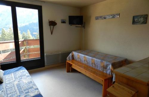 Le Pleynet Apartamento | Appartement cosy au pied des pistes avec balcon, ascenseur, casier à skis et parking gratuit - FR-1-557A-36