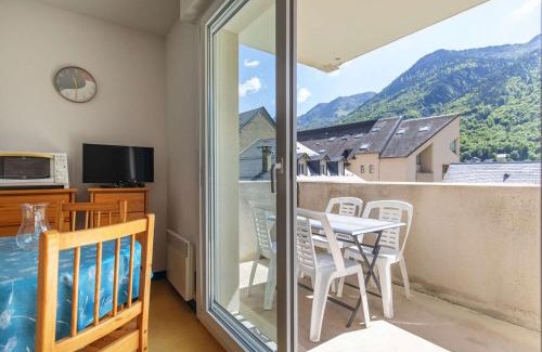 Cauterets Apartamento | Appartement cosy Cauterets, balcon sud, proche centre & télécabine, 4 pers, parking inclus - FR-1-401-15