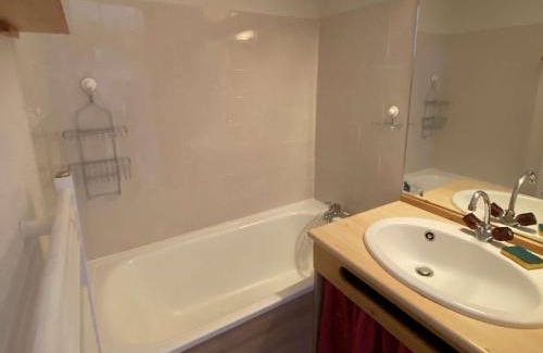 Areches Apartamento | Appartement cosy 2-4 pers. - centre village, proche remontées, piscine, terrasse plein sud - FR-1-342-154