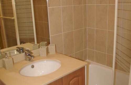 Prapoutel Apartamento | Appartement de Charme 3 Pièces, Cabine, Pied des Pistes, Balcons, Parking, Proche Commodités - FR-1-557-29