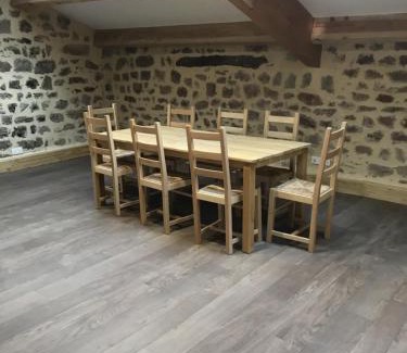 Avene Apartamento | appartement de l'église et du château 2 à 15 personnes