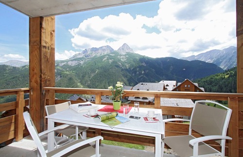 Pra Loup Condominio | Appartement de Montagne avec un Balcon !