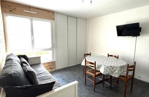 Saint-Jean-de-Monts Apartamento | Appartement en Front de Mer avec Parking Privatif à St Jean de Monts - Accès Direct Plage & Pistes Cyclables - FR-1-652-42