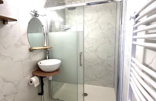 Saint-Jean-de-Monts Apartamento | Appartement en Front de Mer avec Parking Privatif à St Jean de Monts - Accès Direct Plage & Pistes Cyclables - FR-1-652-42