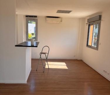 Vitrolles Apartamento | Appartement face Aéroport Marseille