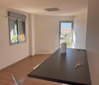 Vitrolles Apartamento | Appartement face Aéroport Marseille
