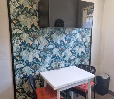 Serezin-du-Rhone Apartamento | Appartement indépendant dans maison avec jardinet, au calme