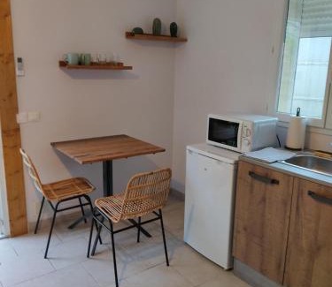 Cannes-et-Clairan Apartamento | appartement indépendant f2 avec terrasse et jardin