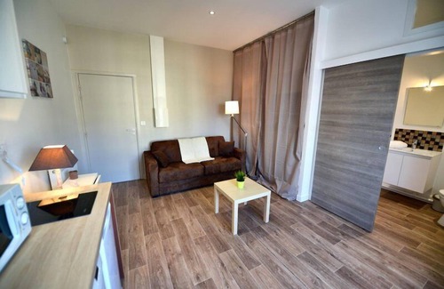 Besancon Apartamento | Studio Victor Hugo-Apartamento-Confortable-Baño con ducha