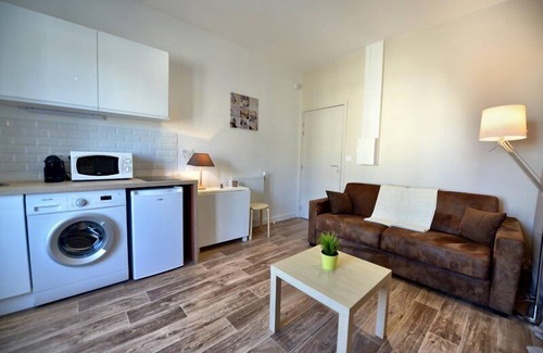 Besancon Apartamento | Studio Victor Hugo-Apartamento-Confortable-Baño con ducha