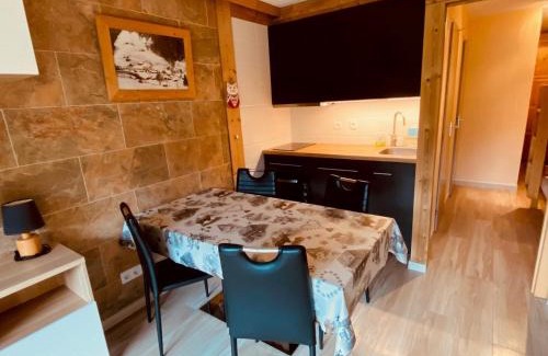 La Clusaz Apartamento | Appartement moderne centre village avec balcon et garage - FR-1-459-222