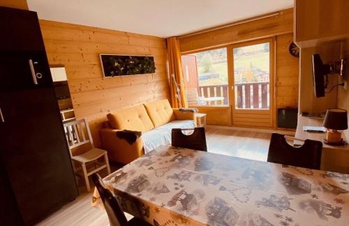 La Clusaz Apartamento | Appartement moderne centre village avec balcon et garage - FR-1-459-222