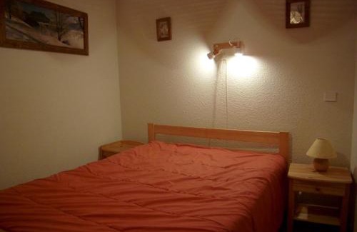 Crest-Voland Apartamento | Appartement pour 4 personnes à Crest-Voland, proche des pistes et commerces, avec parking et balcon exposé sud - FR-1-733-35