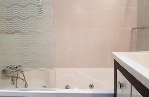 Arc-2000 Apartamento | Appartement rénové 6 personnes à Arc 2000, balcon, télé, DVD, casier à ski - FR-1-411-407