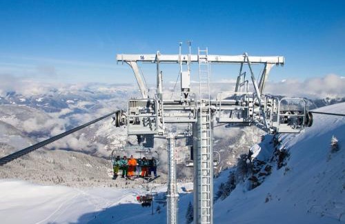 La Perriere Apartamento | Appartement rénové au pied des pistes, centre de La Tania, 2 chambres, parking et Wifi inclus - FR-1-568-47