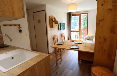 Areches Apartamento | Appartement rénové en 2022 pour 3 personnes - Centre village - Piscine l'été - Classé 2 étoiles - FR-1-342-140