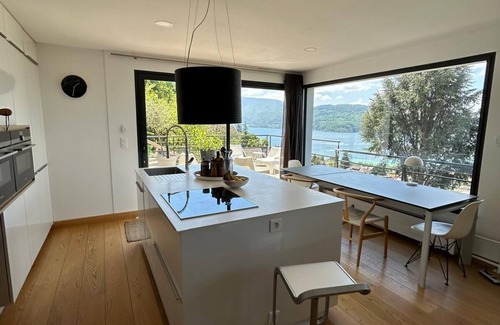 Annecy-le-Vieux Apartamento | Appartement RDC 6 Pers, vue Unique lac Annecy, Terrasse 60 m² et Spa, à 5 mn lac